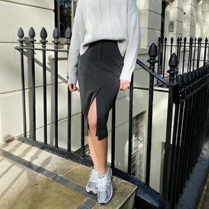 BNWT Aritzia Babaton Talea Skirt